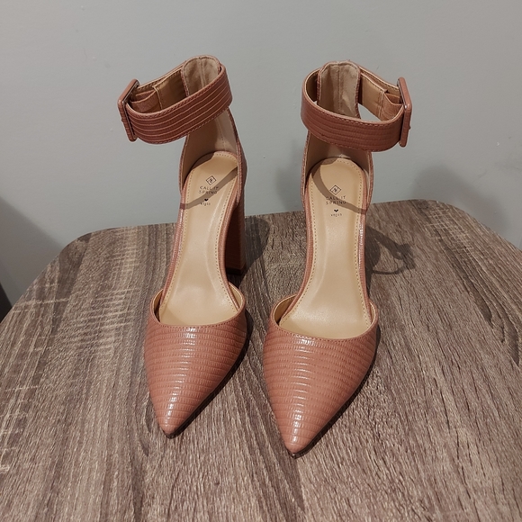 ☀️ 🌻 NEW! Call It Spring Jonieb Block Heels - Picture 2 of 12